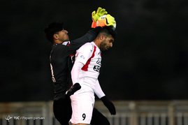 دیدار تیم‌های فوتبال نفت تهران و پرسپولیس