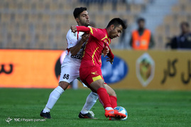 دیدار تیم‌های فوتبال نفت تهران و پرسپولیس