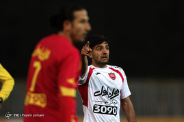 دیدار تیم‌های فوتبال نفت تهران و پرسپولیس