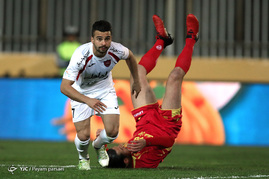 دیدار تیم‌های فوتبال نفت تهران و پرسپولیس