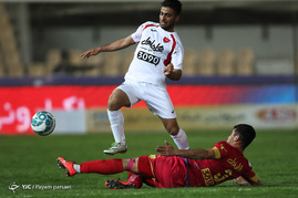 دیدار تیم‌های فوتبال نفت تهران و پرسپولیس