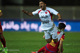 دیدار تیم‌های فوتبال نفت تهران و پرسپولیس