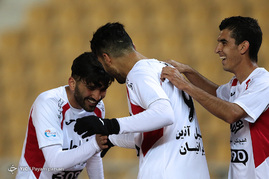 دیدار تیم‌های فوتبال نفت تهران و پرسپولیس