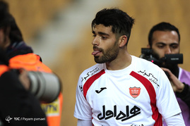 دیدار تیم‌های فوتبال نفت تهران و پرسپولیس
