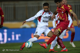 دیدار تیم‌های فوتبال نفت تهران و پرسپولیس