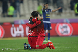 دیدار تیم های فوتبال پرسپولیس و استقلال خوزستان