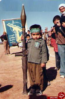 نیم کیلو باش... مرد باش...فرزند شهید سید علی نور آدینه؛ سال ۶۶. آبدانان