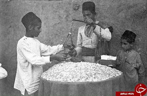 یکصد سال پیش و دوره گرد خشکبار فروش... از دیرباز نزد ایرانیان٬ ترازو مقدس و نان حلال٬ باور فروشنده ها بود