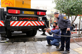 برخورد شدید اتوبوس شهری با خودرو پراید و ساختمان مسکونی - شیراز‎