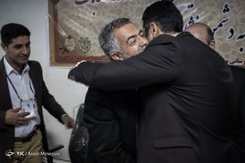 لحظه تحویل سال نو در فرمانداری تهران در روز ثبت‌نام انتخابات شورای شهر