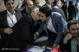 لحظه تحویل سال نو در فرمانداری تهران در روز ثبت‌نام انتخابات شورای شهر
