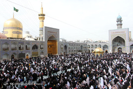 لحظه تحویل سال ۱۳۹۶در حرم امام رضا(ع)