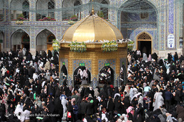 لحظه تحویل سال ۱۳۹۶در حرم امام رضا(ع)