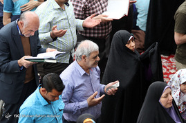 لحظه تحویل سال ۱۳۹۶در حرم امام رضا(ع)