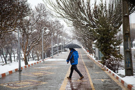 بارش برف در سومین روز از بهار- همدان