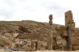 بازدید مسافران نوروزی از تخت جمشید _ شیراز‎