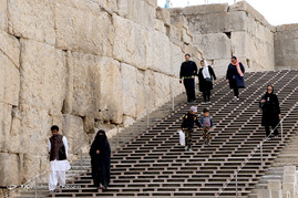 بازدید مسافران نوروزی از تخت جمشید _ شیراز‎