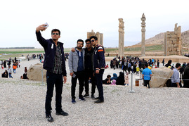 بازدید مسافران نوروزی از تخت جمشید _ شیراز‎