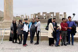 بازدید مسافران نوروزی از تخت جمشید _ شیراز‎