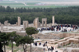 بازدید مسافران نوروزی از تخت جمشید _ شیراز‎
