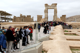 بازدید مسافران نوروزی از تخت جمشید _ شیراز‎