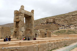بازدید مسافران نوروزی از تخت جمشید _ شیراز‎
