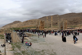 بازدید مسافران نوروزی از تخت جمشید _ شیراز‎
