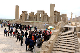 بازدید مسافران نوروزی از تخت جمشید _ شیراز‎