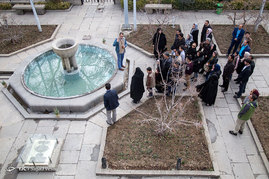 اتوبوس گردشگری و مسافران نوروزی‎ - همدان