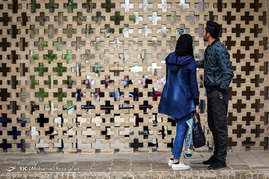 بازدید مسافرین نوروزی از کاخ چهل ستون - اصفهان