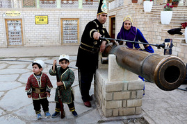 بازدید مسافران نوروزی از باغ و موزه عفیف آباد شیراز‎