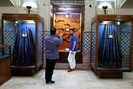 بازدید مسافران نوروزی از باغ و موزه عفیف آباد شیراز‎