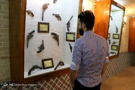 بازدید مسافران نوروزی از باغ و موزه عفیف آباد شیراز‎