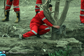 عملیات جستجو برای یافتن کودک گمشده در سیلاب - مشهد