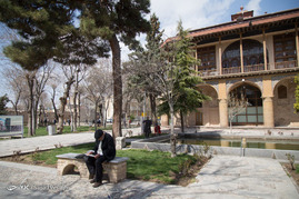عمارت چهلستون قزوین‎
