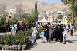 بازدید مسافران نوروزی از باغ ارم _ شیراز