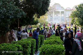 بازدید مسافران نوروزی از باغ ارم _ شیراز