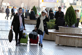 حال و هوای مسافران نوروزی در ایستگاه راه آهن مشهد