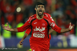 دیدار تیم های فوتبال پرسپولیس و پیکان