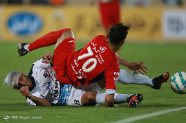 دیدار تیم های فوتبال پرسپولیس و پیکان
