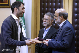آیین تجلیل از عوامل سریال های نوروزی 96 با حضور رئیس رسانه ملی