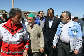 بازدید وزیر بهداشت از مناطق زلزله زده در خراسان