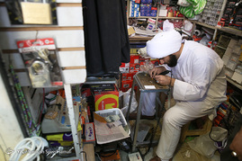 حکاکی شرف الشمس روی عقیق
