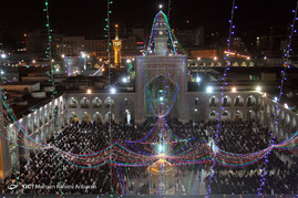 نقاره نوازی و آذین بندی حرم رضوی در شب ولادت امام علی(ع)‎