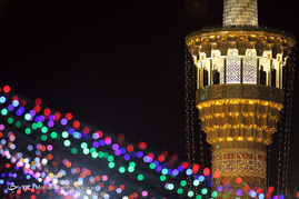 نقاره نوازی و آذین بندی حرم رضوی در شب ولادت امام علی(ع)‎