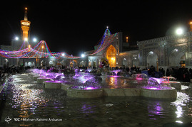 نقاره نوازی و آذین بندی حرم رضوی در شب ولادت امام علی(ع)‎