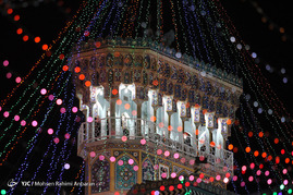 نقاره نوازی و آذین بندی حرم رضوی در شب ولادت امام علی(ع)‎
