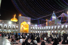 نقاره نوازی و آذین بندی حرم رضوی در شب ولادت امام علی(ع)‎