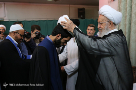 مراسم عمامه‌گذاری طلاب در سالروز ولادت حضرت علی(ع) - قم‎
