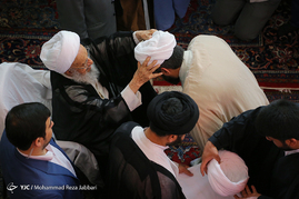 مراسم عمامه‌گذاری طلاب در سالروز ولادت حضرت علی(ع) - قم‎